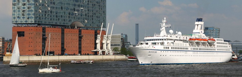 MS ASTOR in Hamburg